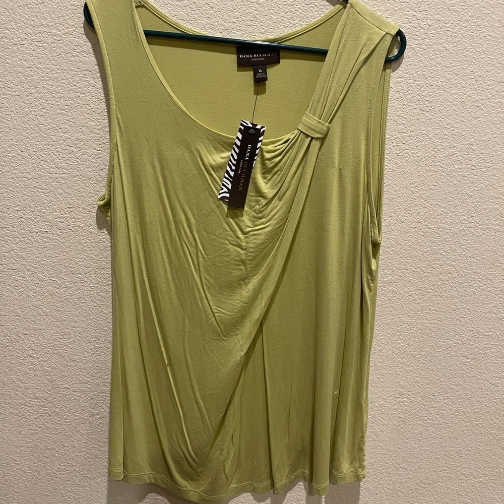 Dana Buchman Women’s sleeveless top XL